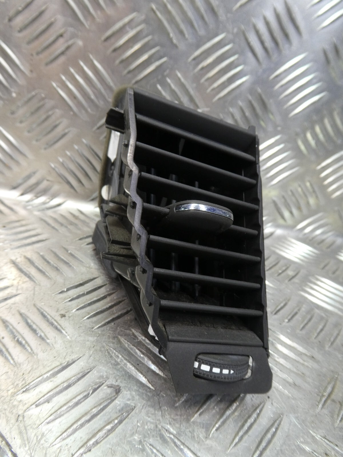 OPEL ASTRA K Luftdüse Luftströmer mitten Links GM schwarz ORIGINAL gebraucht - 39079605