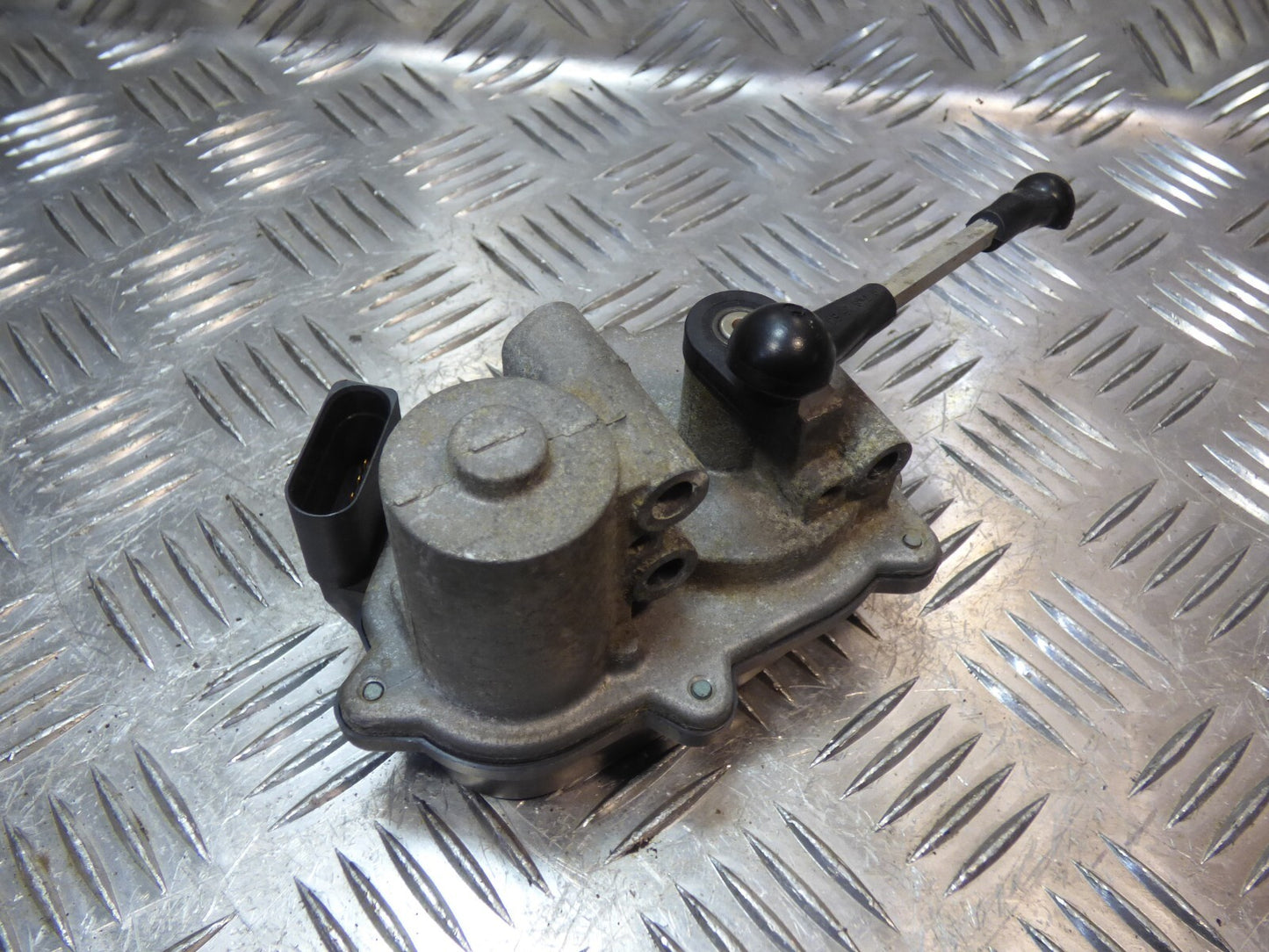 Porsche Cayenne 92A TDI Luftklappensteller Stellmotor Ansaugkrümmer ORIGINAL gebraucht - 059129086L