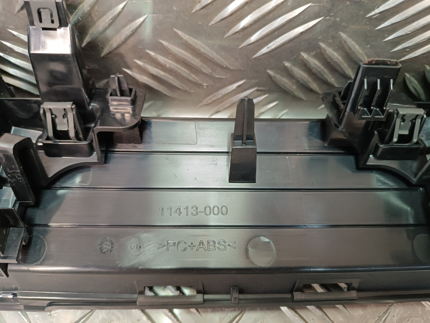 Renault Zoe 2022 Original Luftdüse Verkelidung Mittel 11154005 11153006 gebraucht - 11413000