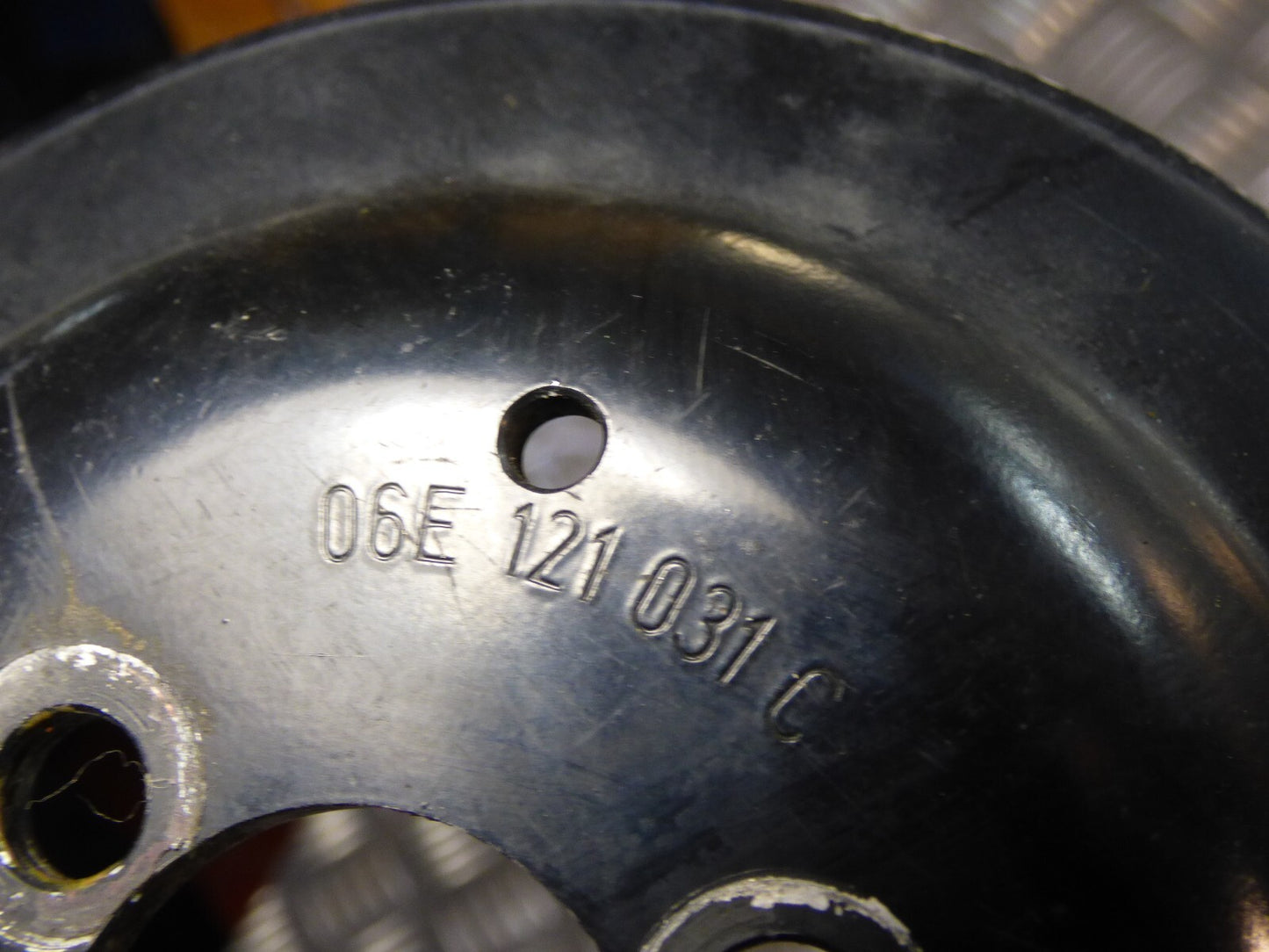 Porsche Cayenne 3.0 Hybrid 92A Riemenscheibe 06E121031C ORIGINAL gebraucht - Wasserpumpe