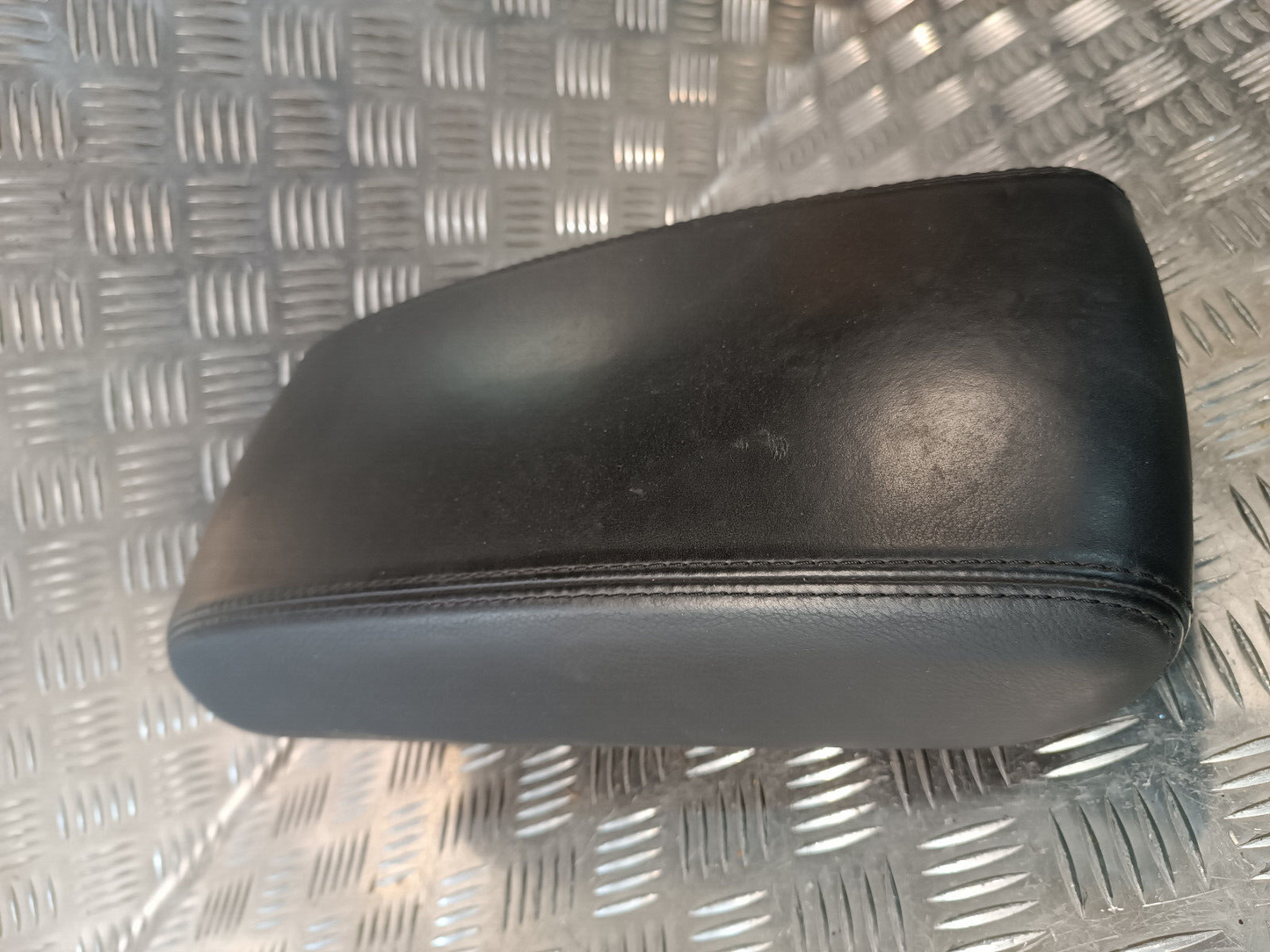 Jeep Grand Cherokee WK2 Armlehne Mittelarmlehne Auflage ORIGINAL gebraucht - X85007902BL