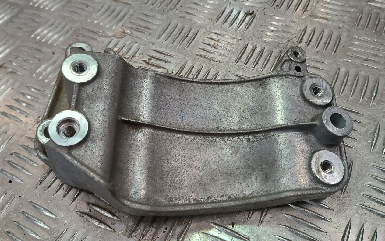 Jeep Grand WK2 3.0 CRD Lichtmaschine Halter ZHT VMMT01 3362F ORIGINAL gebraucht - Cherokee