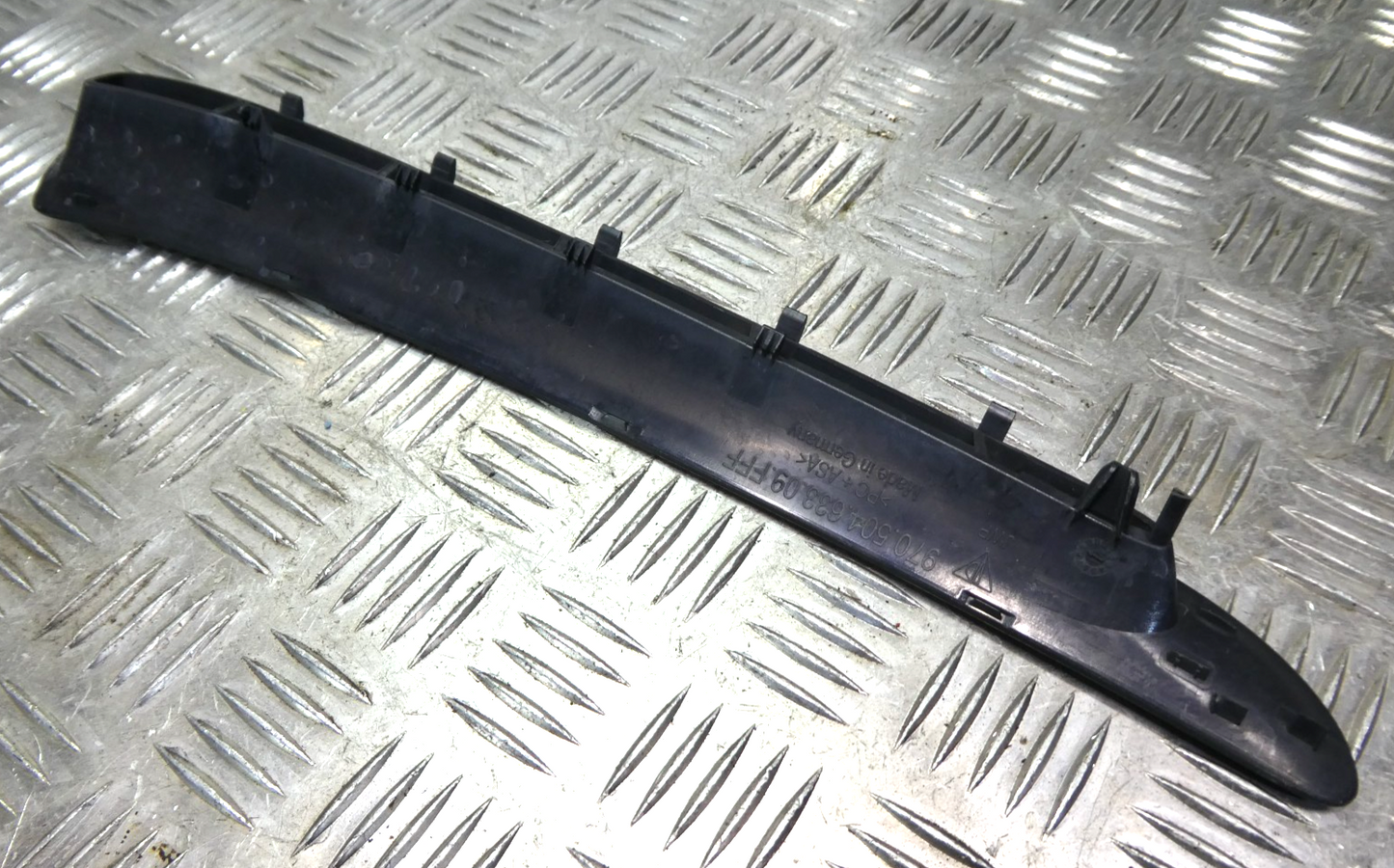 Porsche Panamera 970 Blende für Kotflügel, Lufteinlass Links Vorne ORIGINAL gebraucht - 97050463309