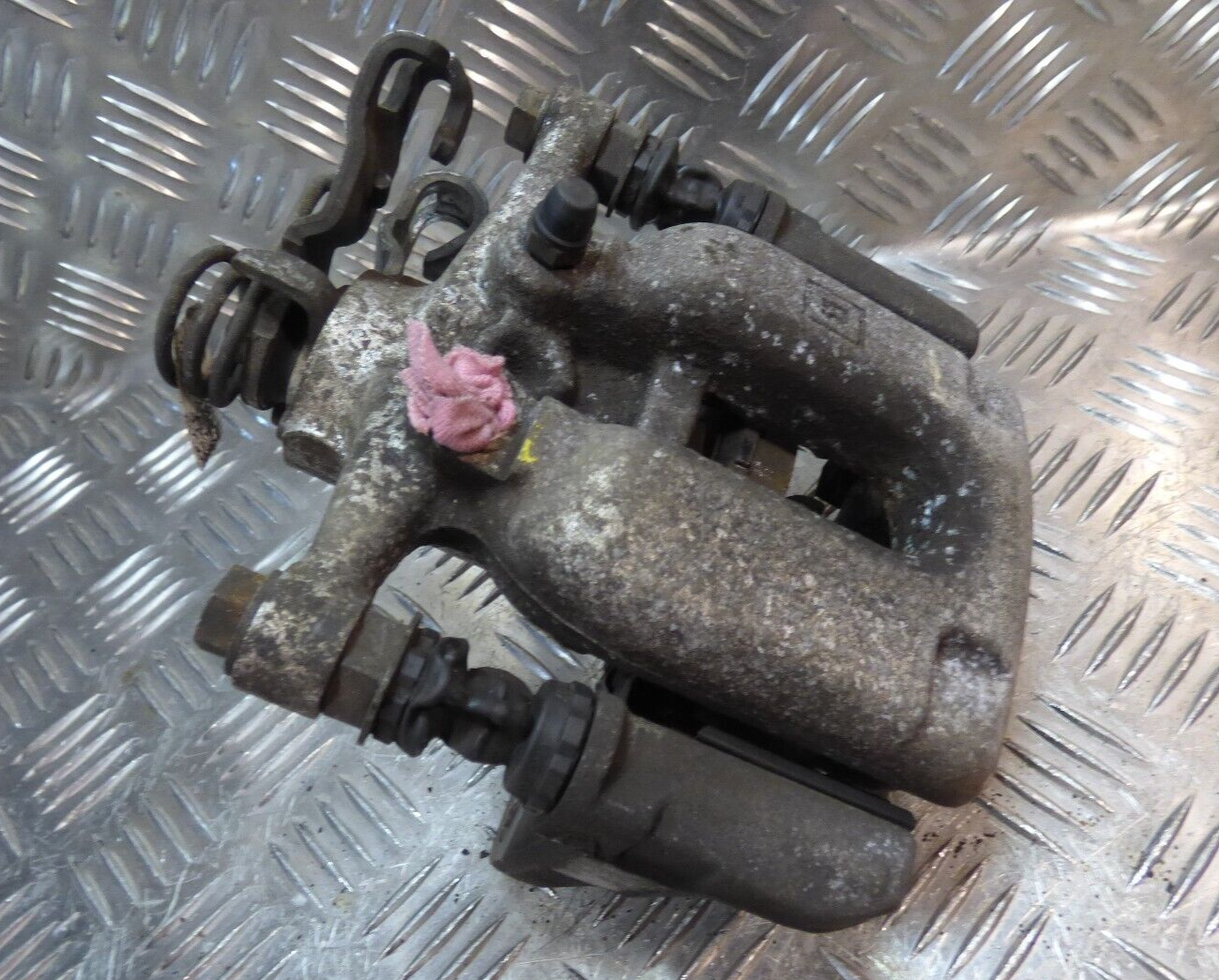 OPEL ASTRA K 1.4 TURBO Hinten Rechts Bremssattel mit Bremsbeläge GM ORIGINAL gebraucht - 39021738