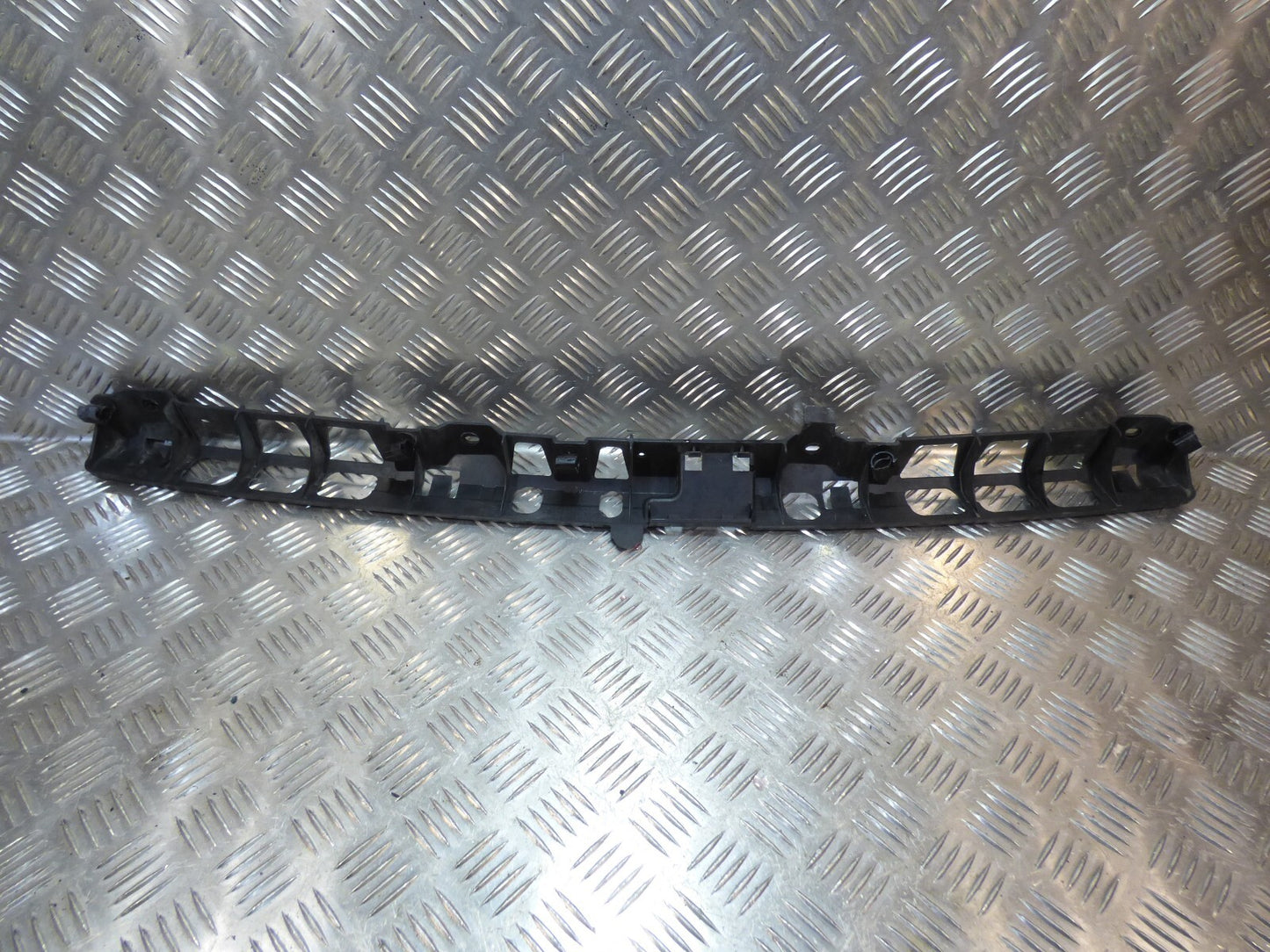 Porsche Cayenne 92A Heckstoßstange 7P5807863 ORIGINAL gebraucht - Mittelhalterung