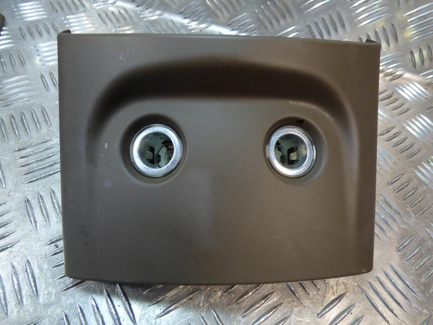 Porsche Cayenne 92A Mittelkonsole hinten 7P5863440 UMBRA ORIGINAL gebraucht - Steckdosenverkleidung