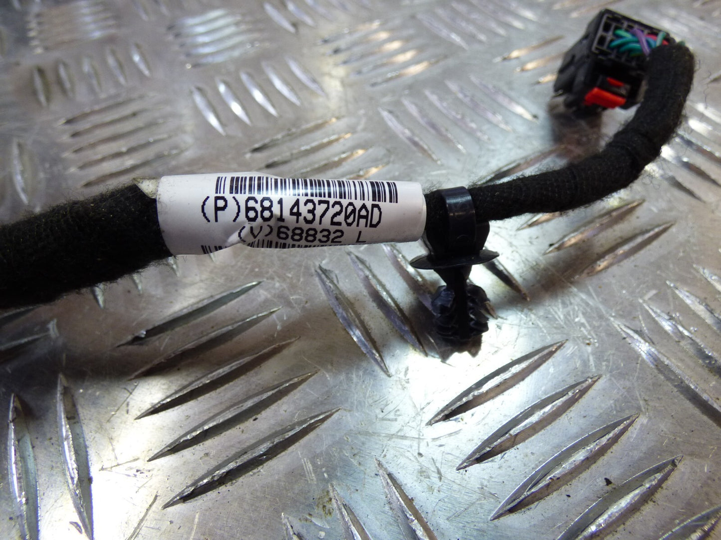 Jeep Cherokee KL 2015 Kabelbaum Mittelkonsole ORIGINAL gebraucht - 68143720AD