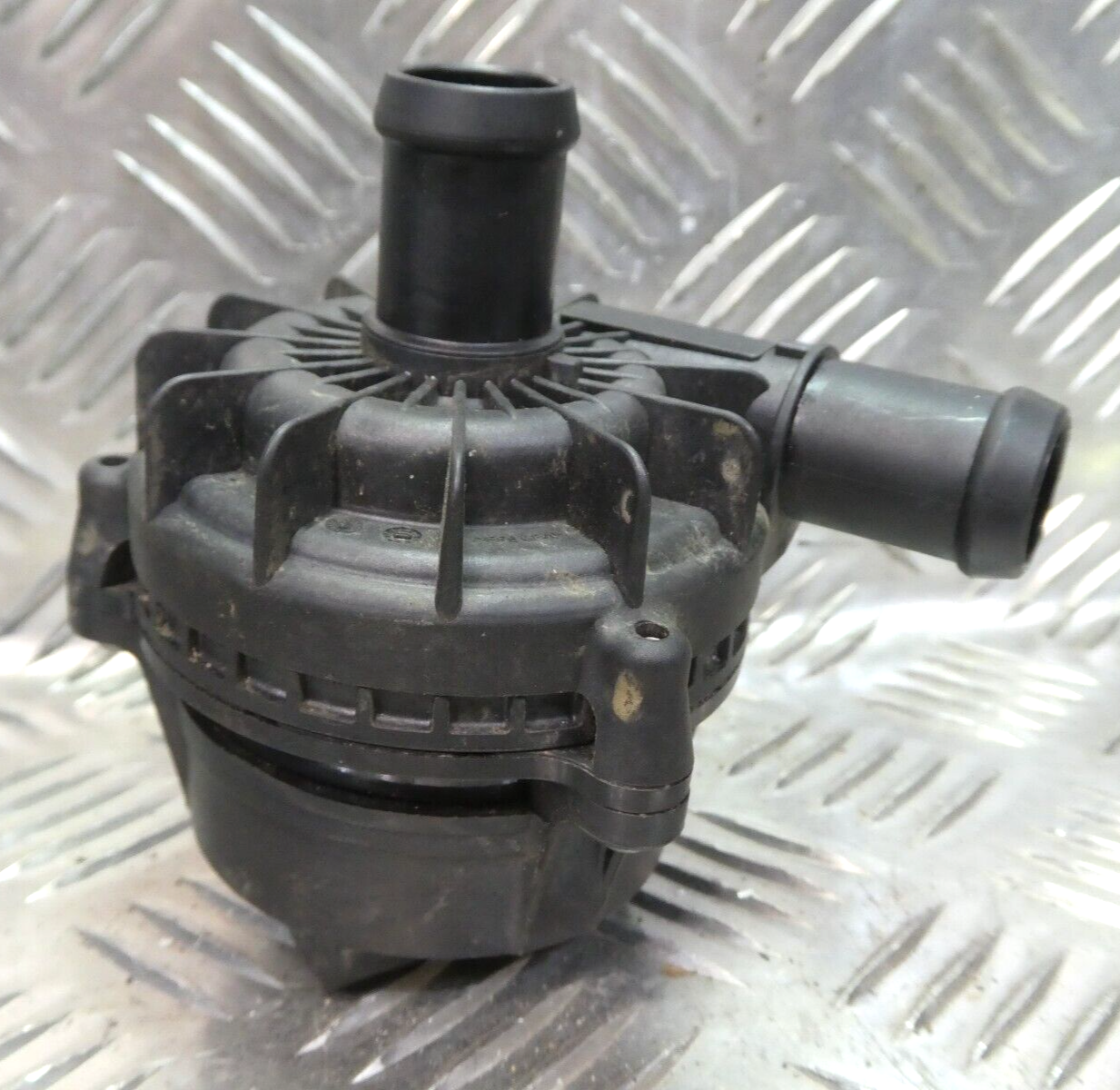 VW ID3 ID.3 Orig. Wasserpumpe Kühlmittelpumpe Pumpe 1EA965567 ORIGINAL gebraucht - Volkswagen
