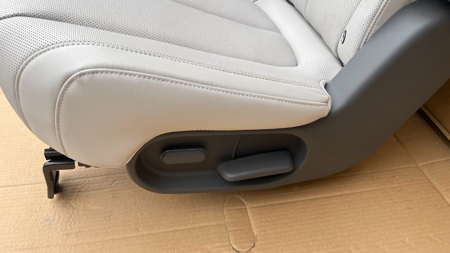 HYUNDAI IONIQ 5 Leder Sitze Hinten Links Weiß Ausstattung wie NEU ORIGINAL gebraucht - reichhaltigste