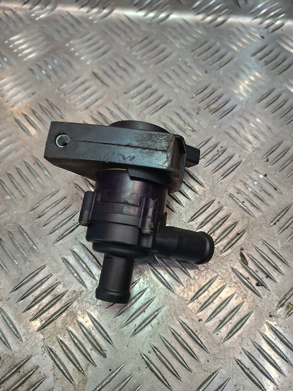 Porsche Panamera 970 Original Zusatzwasserpumpe Zirkulationswasser gebraucht - 97057255100