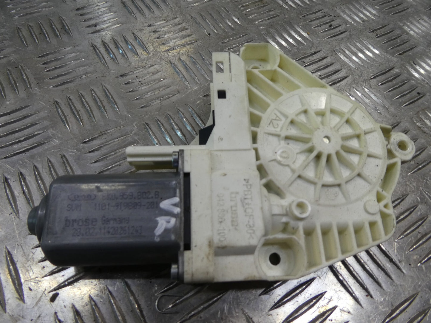 Porsche Cayenne 958 92A Elektro motor Vorne Rechts 8K0959802B ORIGINAL gebraucht - Fensterhebermotor