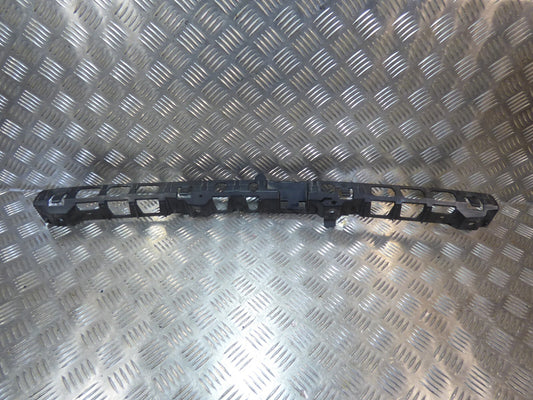 Porsche Cayenne 92A Heckstoßstange 7P5807863 ORIGINAL gebraucht - Mittelhalterung
