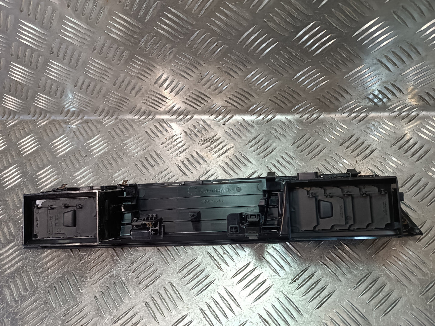 Renault Zoe 2022 Original Luftdüse Verkelidung Mittel 11154005 11153006 gebraucht - 11413000