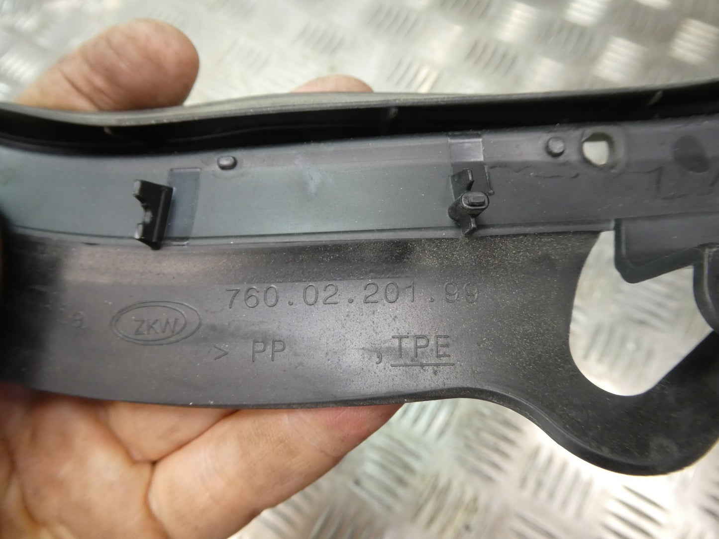 Porsche Macan 95B Scheinwerfer Gummidichtung Rechts 760.02.201.99 gebraucht - Original