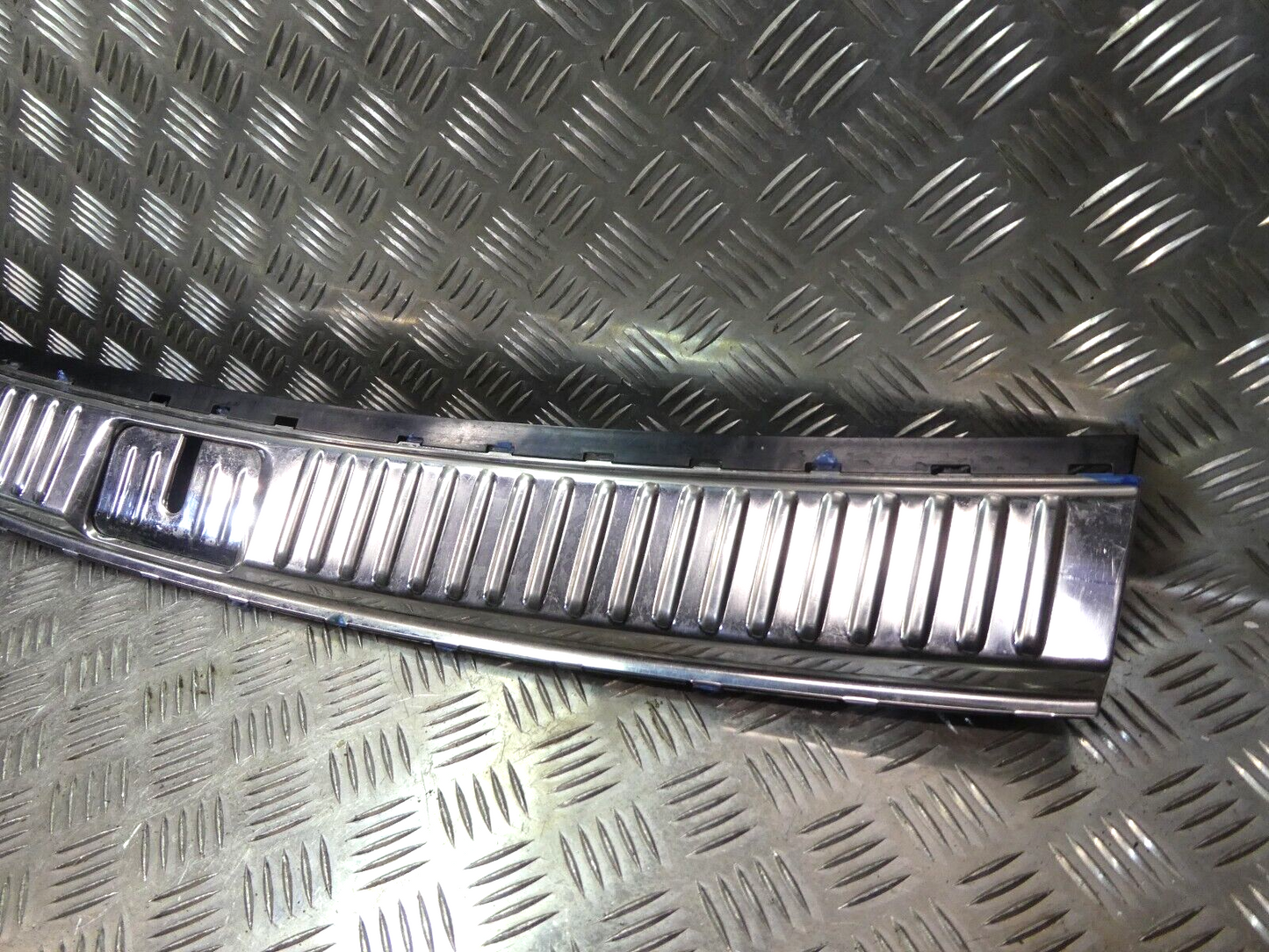 Porsche Cayenne 92A Ladekannte hinten 7P0863459F 7P5863909 7P5863422 ORIGINAL gebraucht - Verkleidung