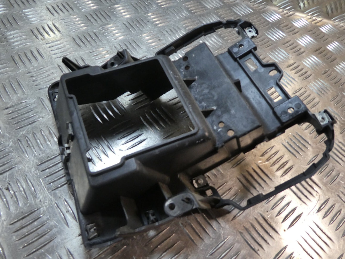 Porsche Cayenne 92A in mittekonzol hinten 7P5863239L ORIGINAL gebraucht - Befestigungsrahmen