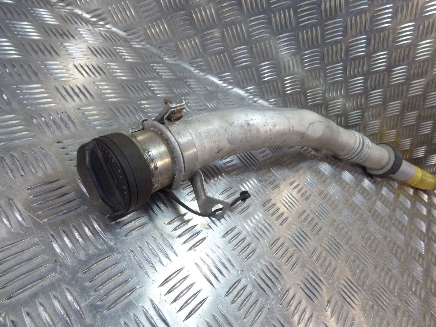 Porsche 987 997 911 Einfüllstutzen Kraftstofftank Einfüllstutzen ORIGINAL gebraucht - 99720104306