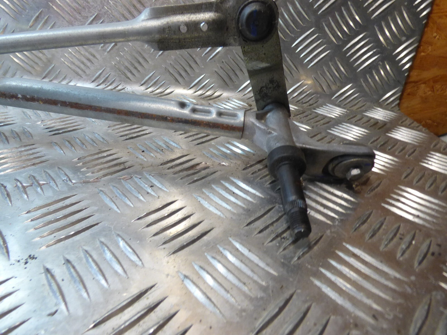 OPEL ASTRA K Orig. Wischergestänge Vorne Bosch 3397021778 ORIGINAL gebraucht - GM39034606