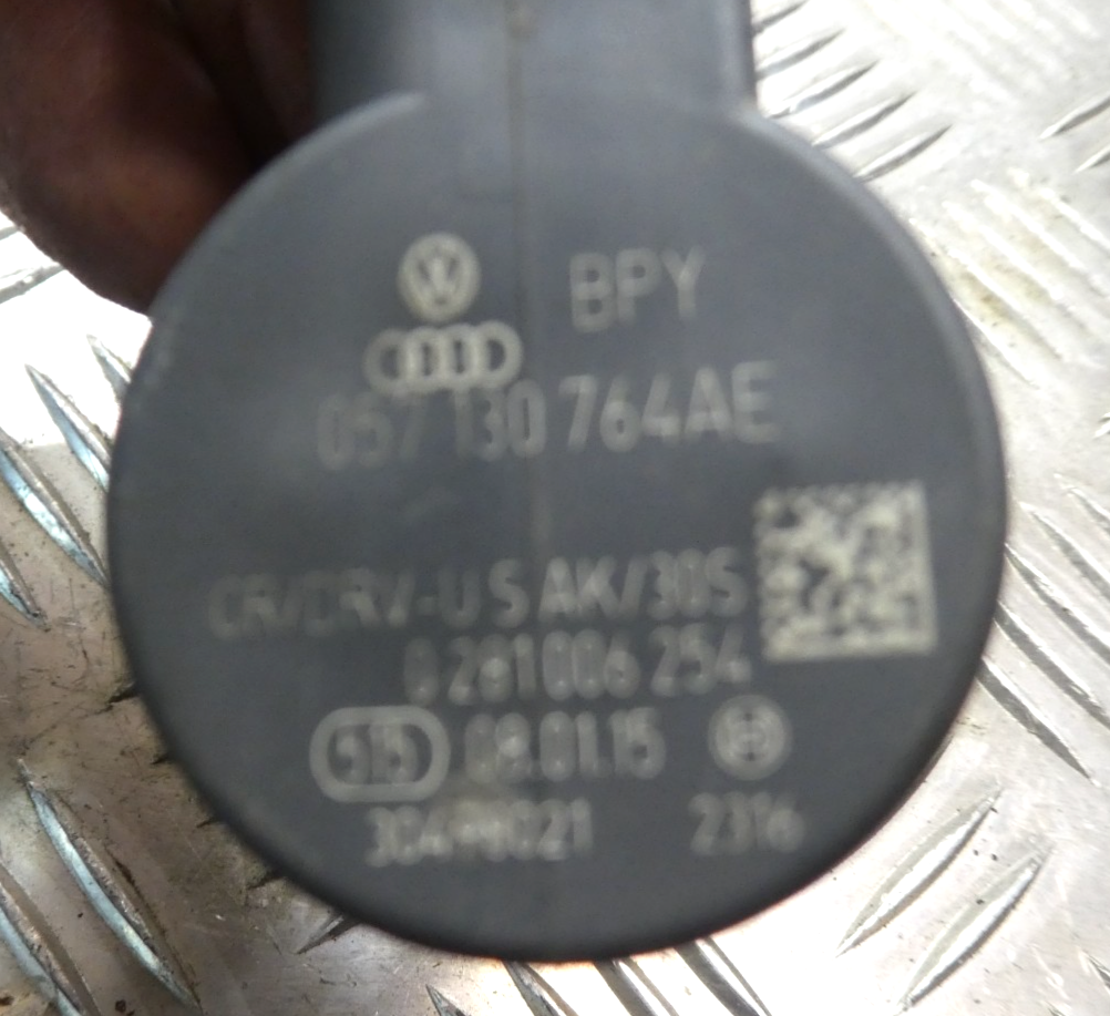 PORSCHE MACAN 3.0 TDI Kraftstoffdrucksensor Raildrucksensor ORIGINAL gebraucht - 057130764AE