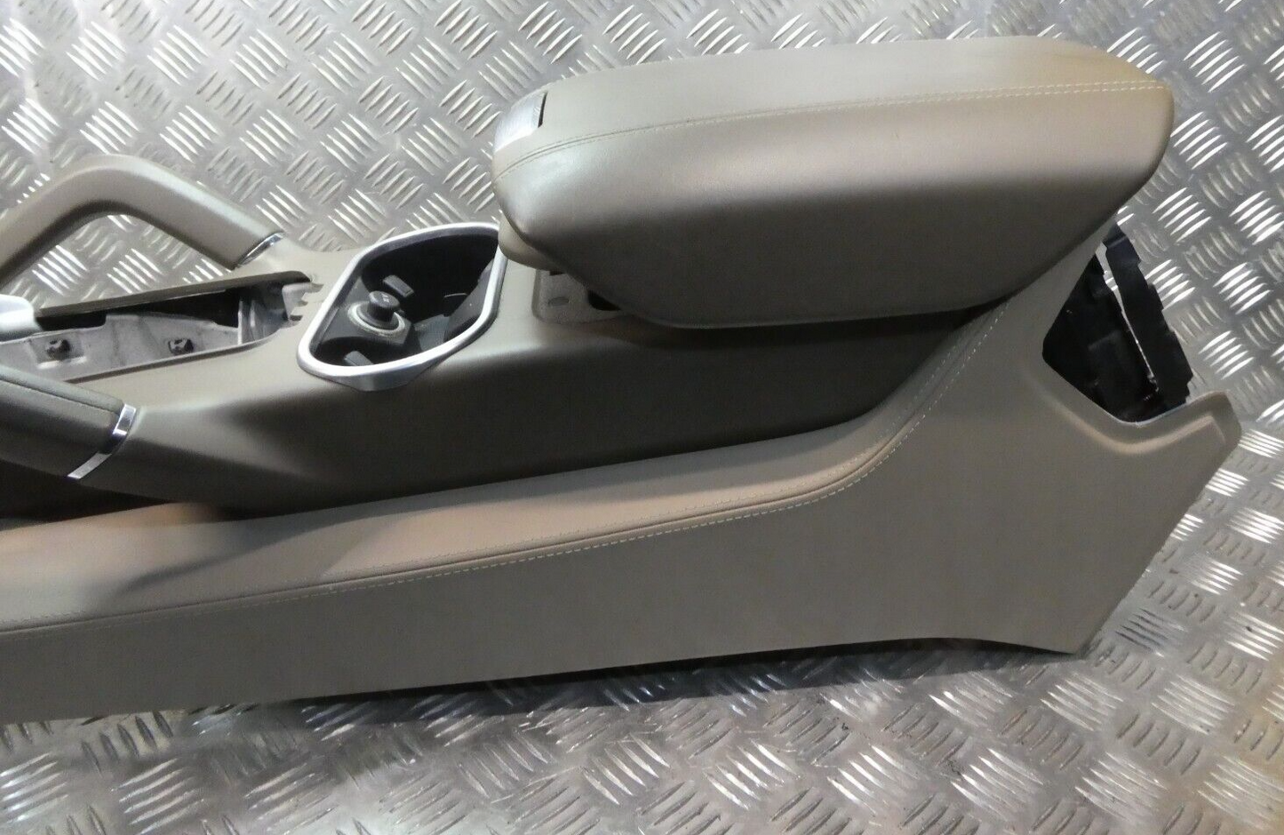 Porsche Cayenne 92A komplette Farbe: Tartufo ORIGINAL gebraucht - Armlehne