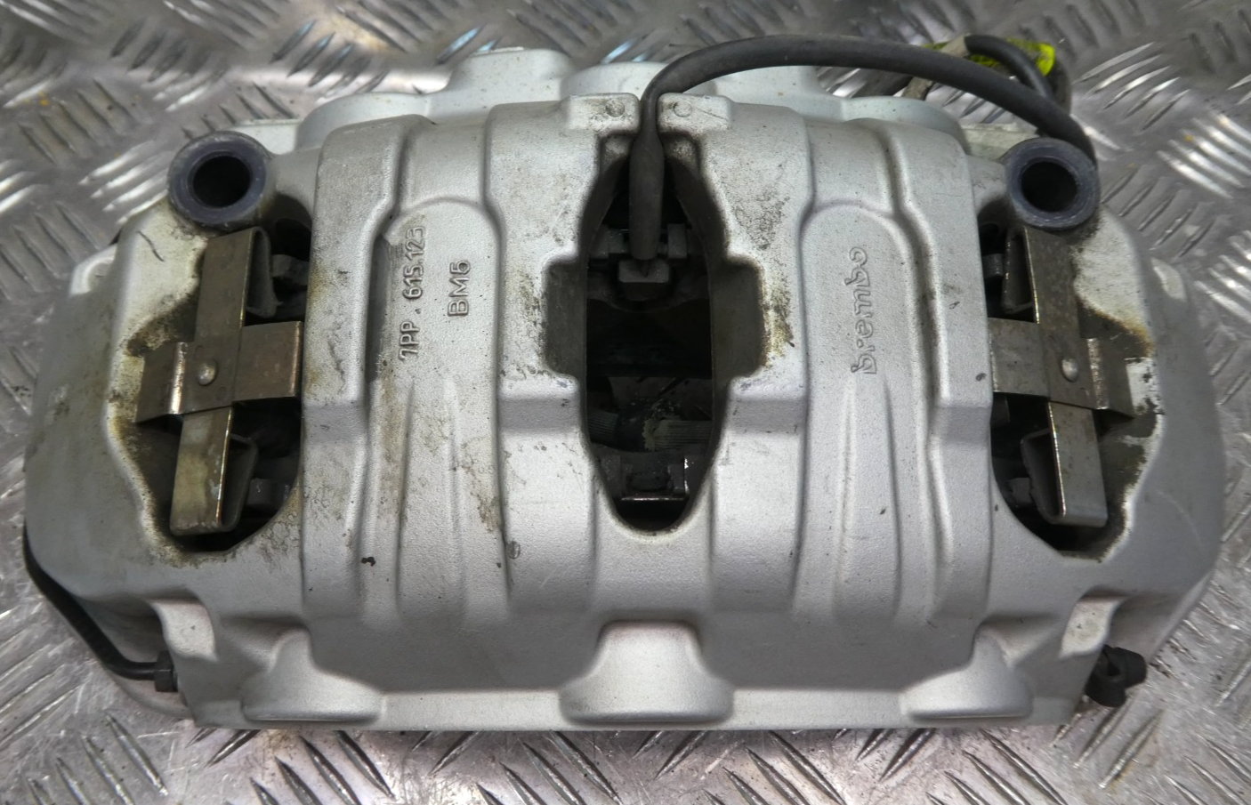 Orig. PORSCHE MACAN 3.0 TDI Bremssättel Vorne Rechts 7PP615123 ORIGINAL gebraucht - 95B615106J