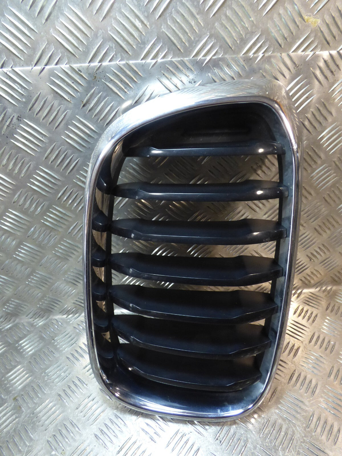 Original BMW X3 +X4 G01 + G02 F98 Grill vorne rechts gebraucht - 7464922