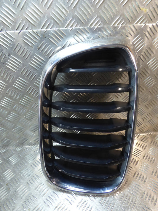 Original BMW X3 +X4 G01 + G02 F98 Grill vorne rechts gebraucht - 7464922