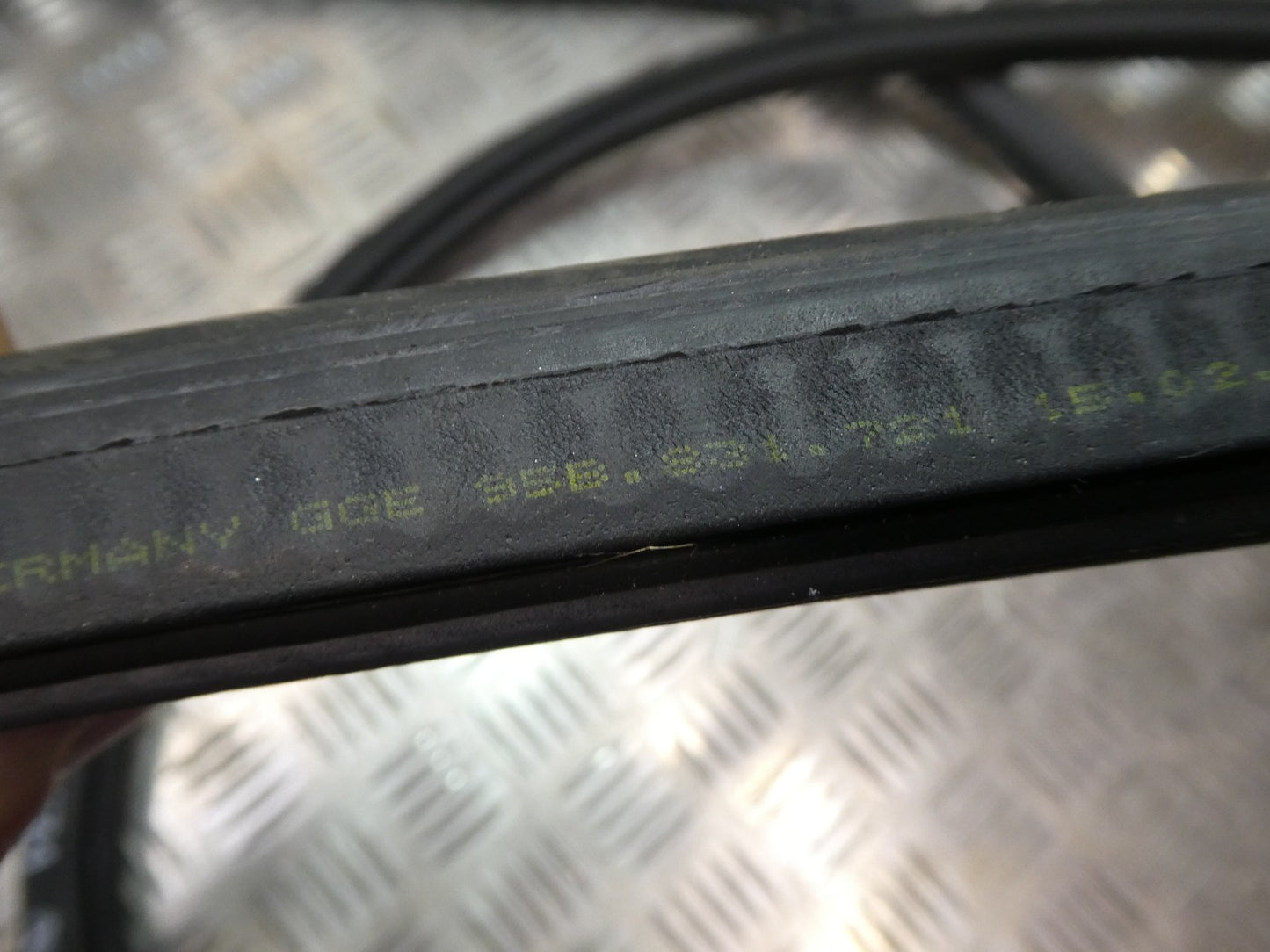 PORSCHE MACAN 2014-18 Türdichtung Vorne Links 95B831721B ORIGINAL gebraucht - Gummidichtung