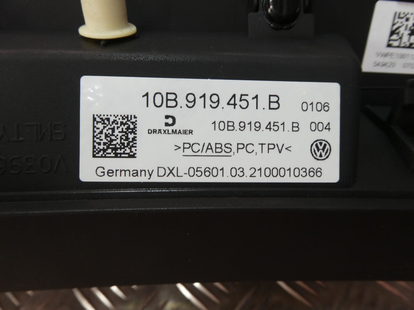 VW ID.3 ID3 Lichtleiste Leiste Licht In Armaturenbrett 10B919451B ORIGINAL gebraucht - Volkswagen