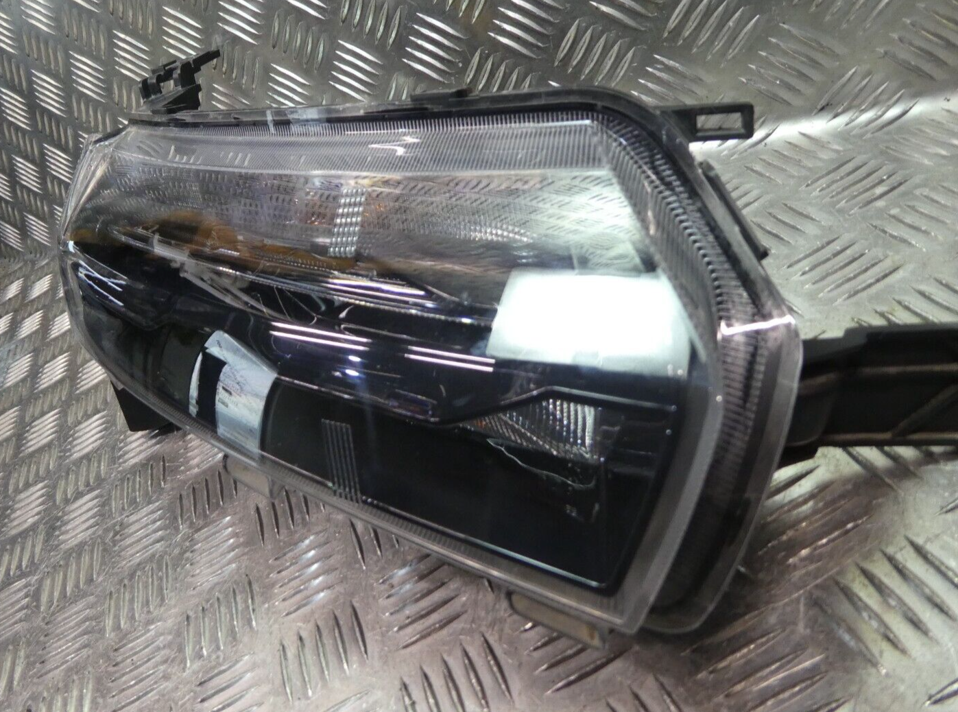 Dacia Spring 2022 LED Tagfahrlicht Vorne Rechts Frontscheinwerfer ORIGINAL gebraucht - 266008993R
