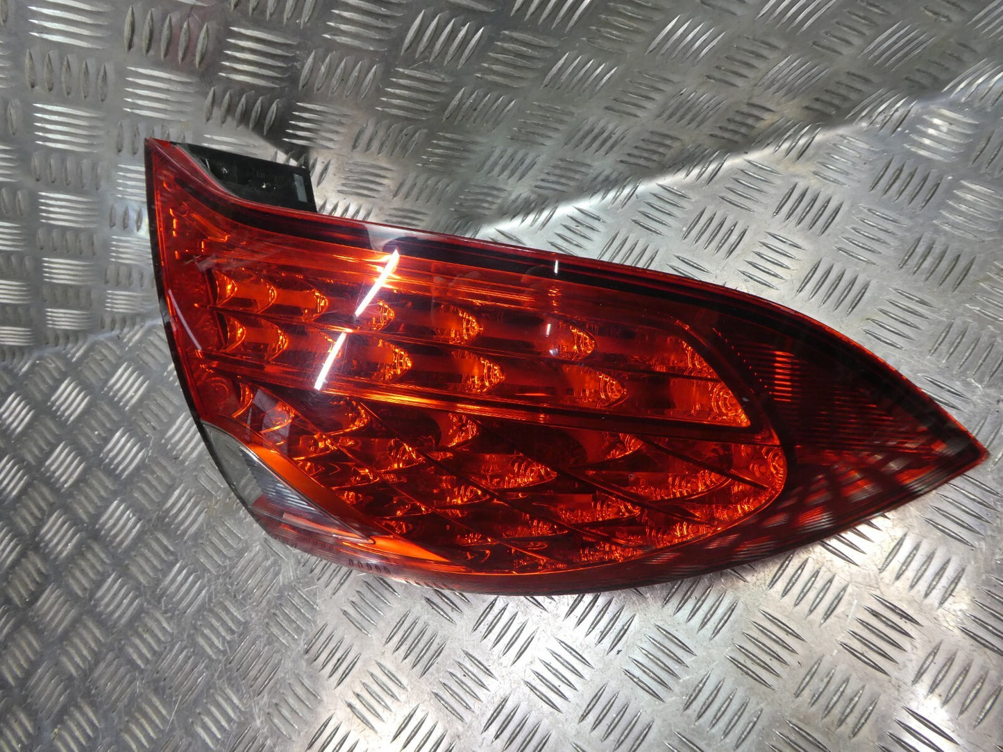 Porsche Cayenne 92A Orig USA LED Rückleuchte aussen links 7P5945095R ORIGINAL gebraucht - Heckleuchte