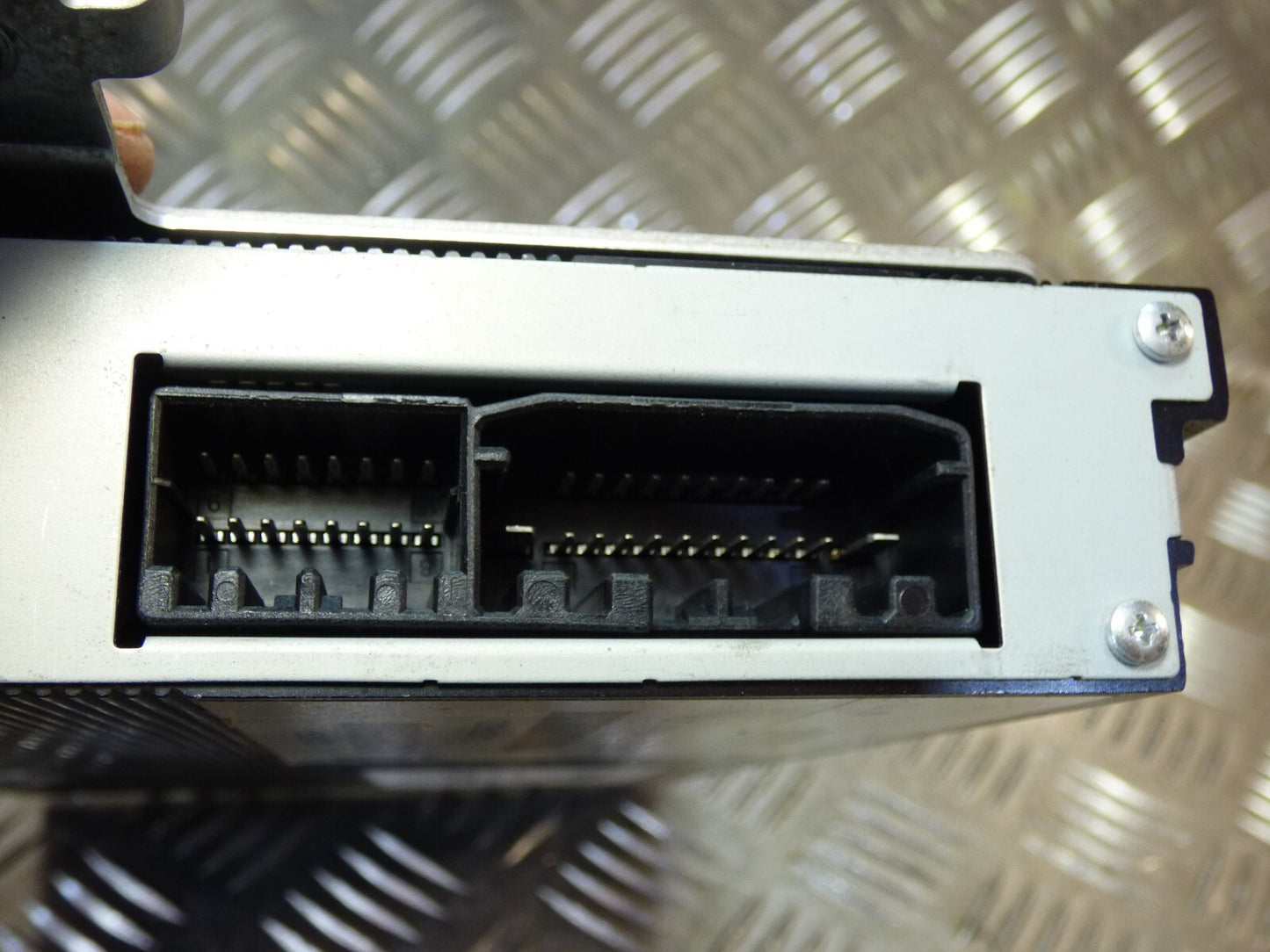 Jeep Cherokee KL 2015 Soundsystem Verstärker Amplifier ORIGINAL gebraucht - 05091999AA ORIGINAL gebraucht - 68200272AA