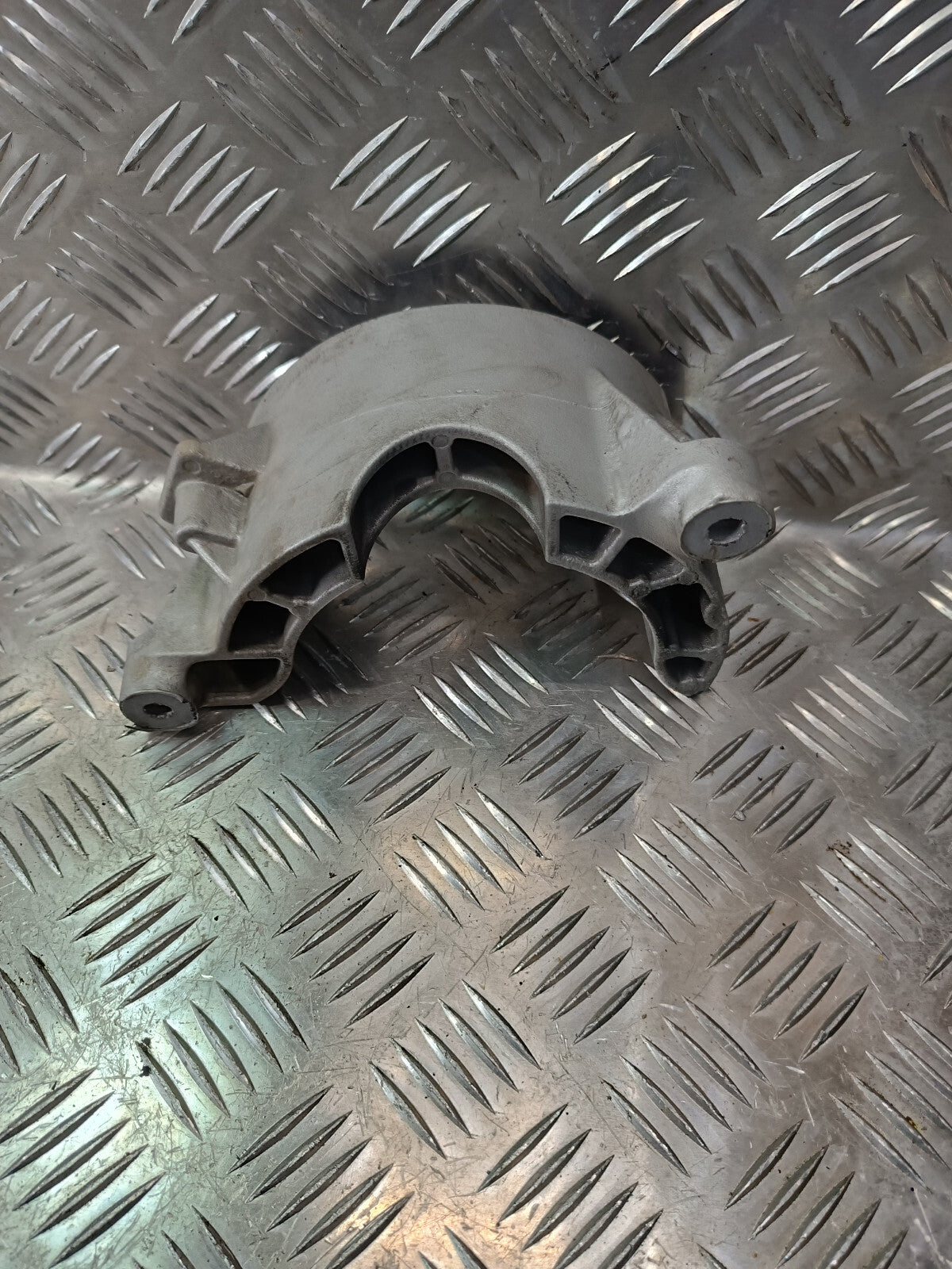 Porsche Cayenne S 92A Generatorhalter Lichtmaschine Halterung ORIGINAL gebraucht - 94811520423