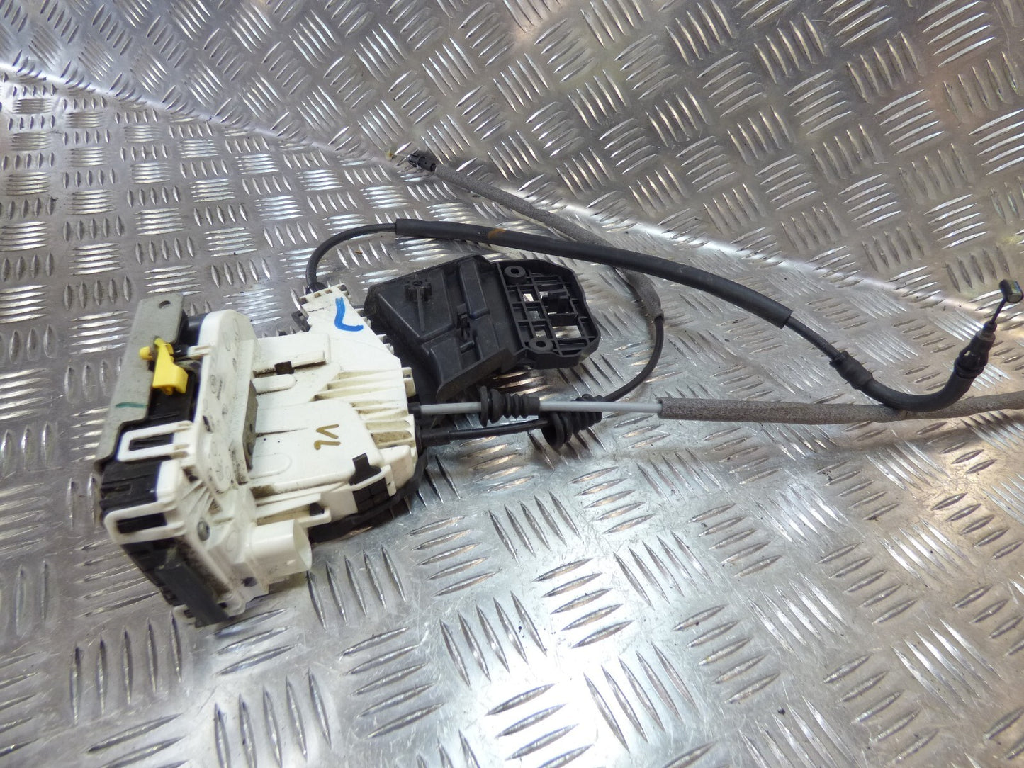 Jeep Cherokee KL 2015 Türschloss vornr links ORIGINAL gebraucht - P68211097AA