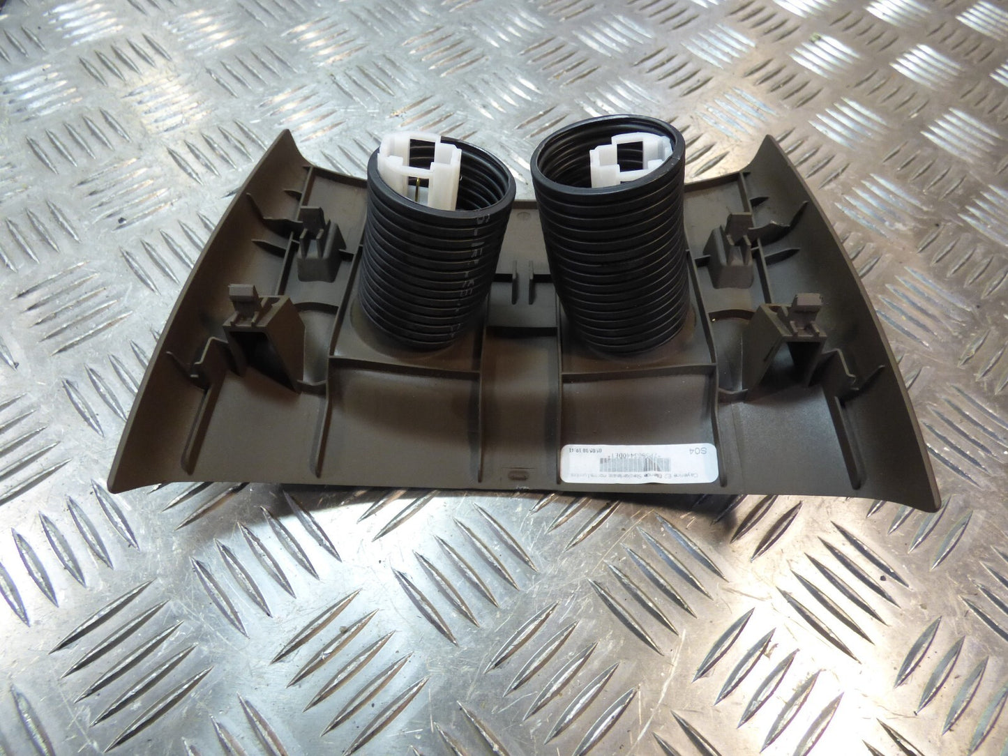 Porsche Cayenne 92A Mittelkonsole hinten 7P5863440 UMBRA ORIGINAL gebraucht - Steckdosenverkleidung