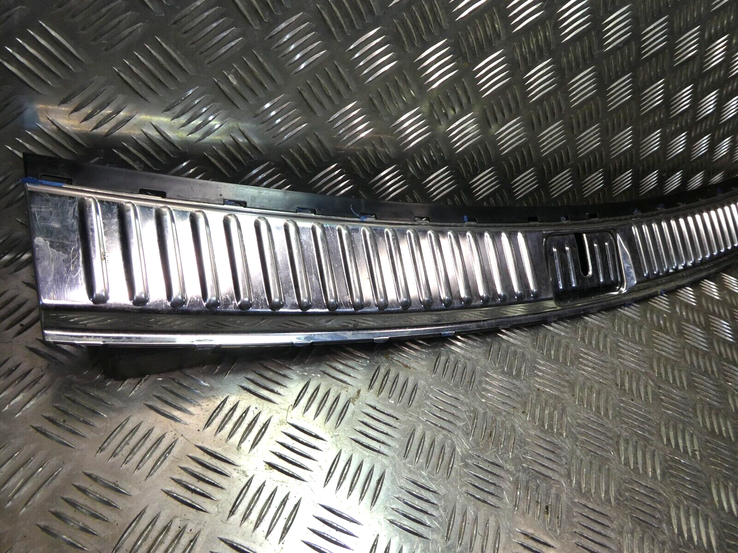 Porsche Cayenne 92A Ladekannte hinten 7P0863459F 7P5863909 7P5863422 ORIGINAL gebraucht - Verkleidung
