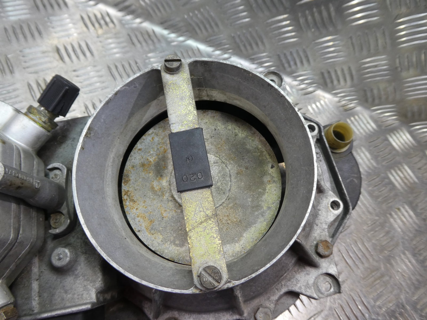 Mercedes-Benz W126 C126 Mengenteiler für Einspritzanlage 0438121037 ORIGINAL gebraucht - 0438101016