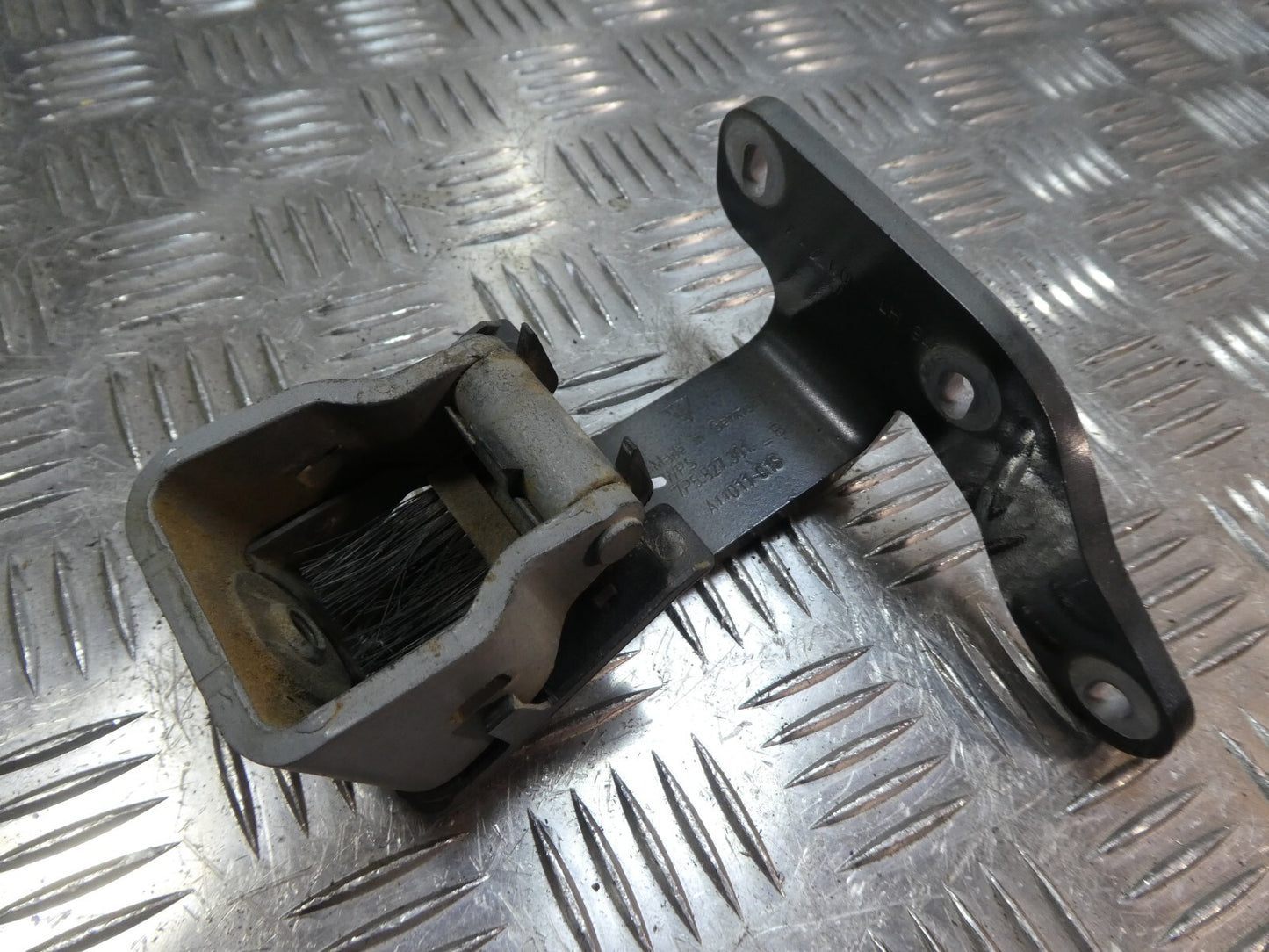 Porsche Cayenne 958 92A Links 7P5827301B ORIGINAL gebraucht - Hackklappenscharniere