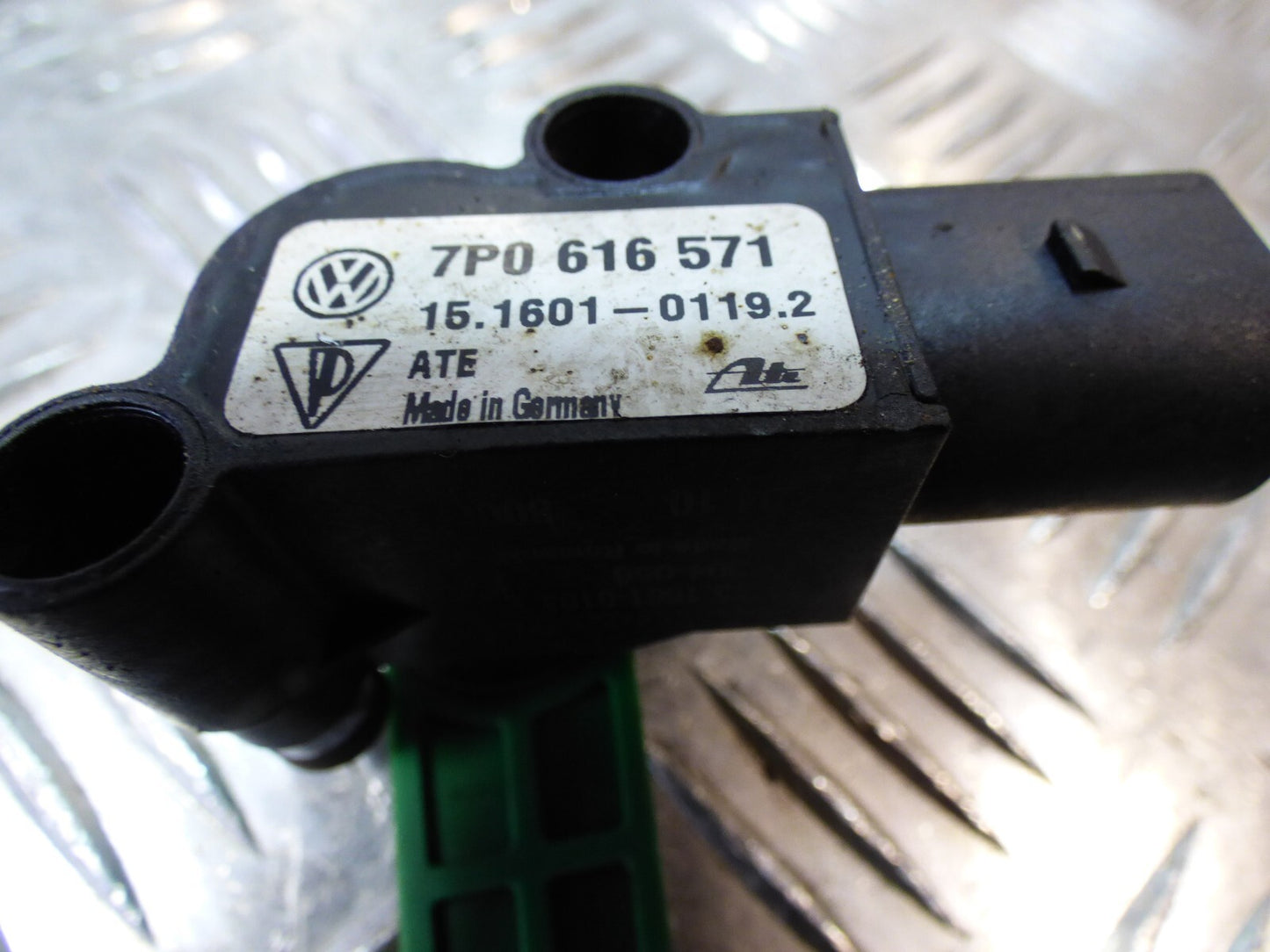 Porsche Cayenne II 92A Niveauregulierung Höhenwertsensor Hinten ORIGINAL gebraucht - 7P0616571
