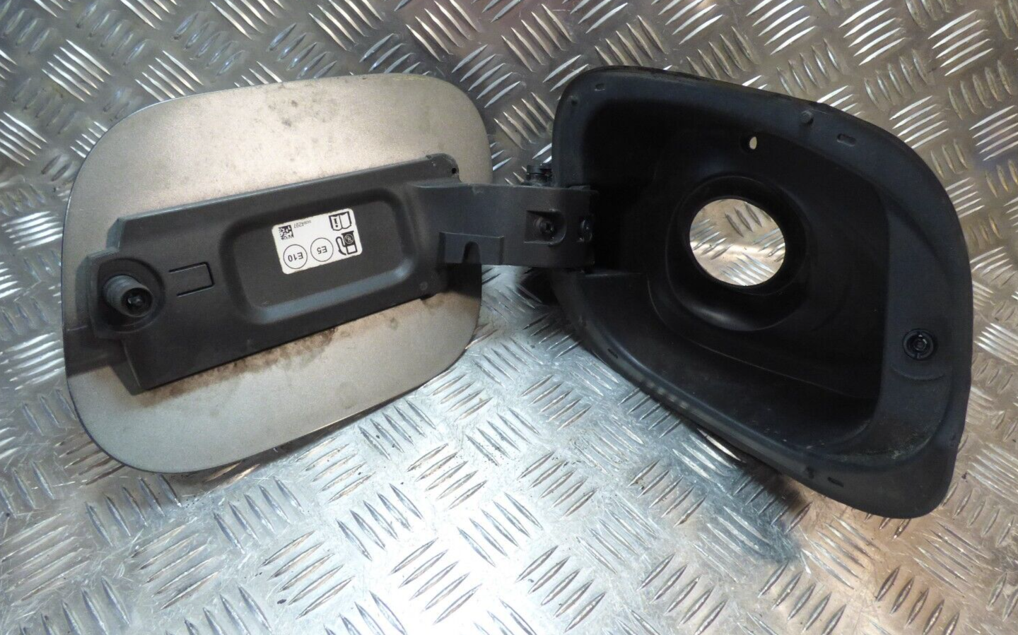 OPEL ASTRA K 1.4 TURBO Kombi Tankklappe Gehaus + Tankklappe GM 13482519 ORIGINAL gebraucht - 13407895