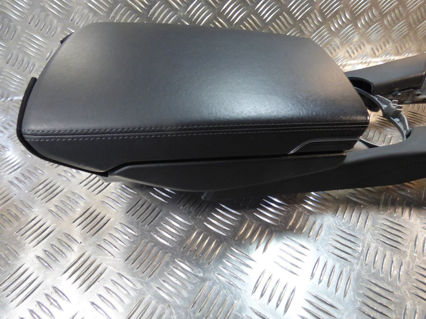 Porsche Panamera 970 Armlehne Mittelkonsole Vorne Schwarz Leder A11 ORIGINAL gebraucht - 97055311100