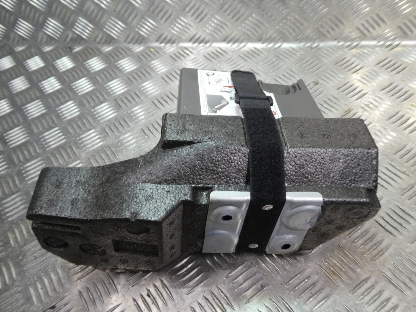 Porsche Macan 95B 7L0012617B mit Werkzeugbox Schaum 8R0012111C ORIGINAL gebraucht - Luftkompressor