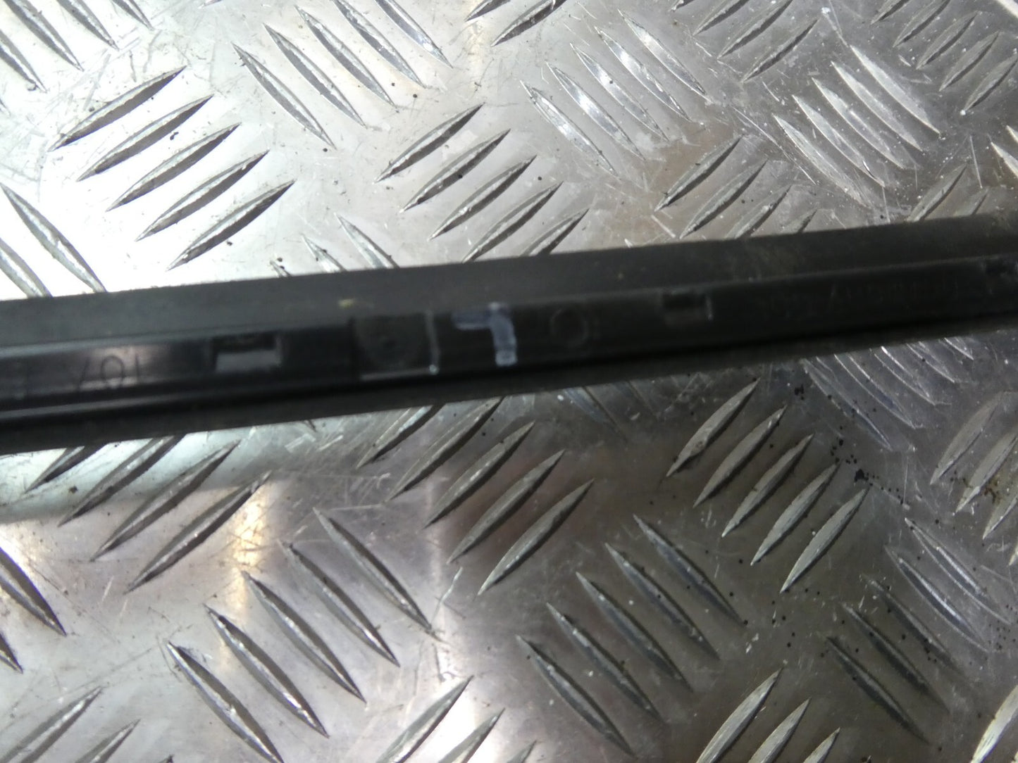 VW ID3 ID.3 Wasserfangleiste Wischleiste links 10A854327 ORIGINAL gebraucht - Volkswagen