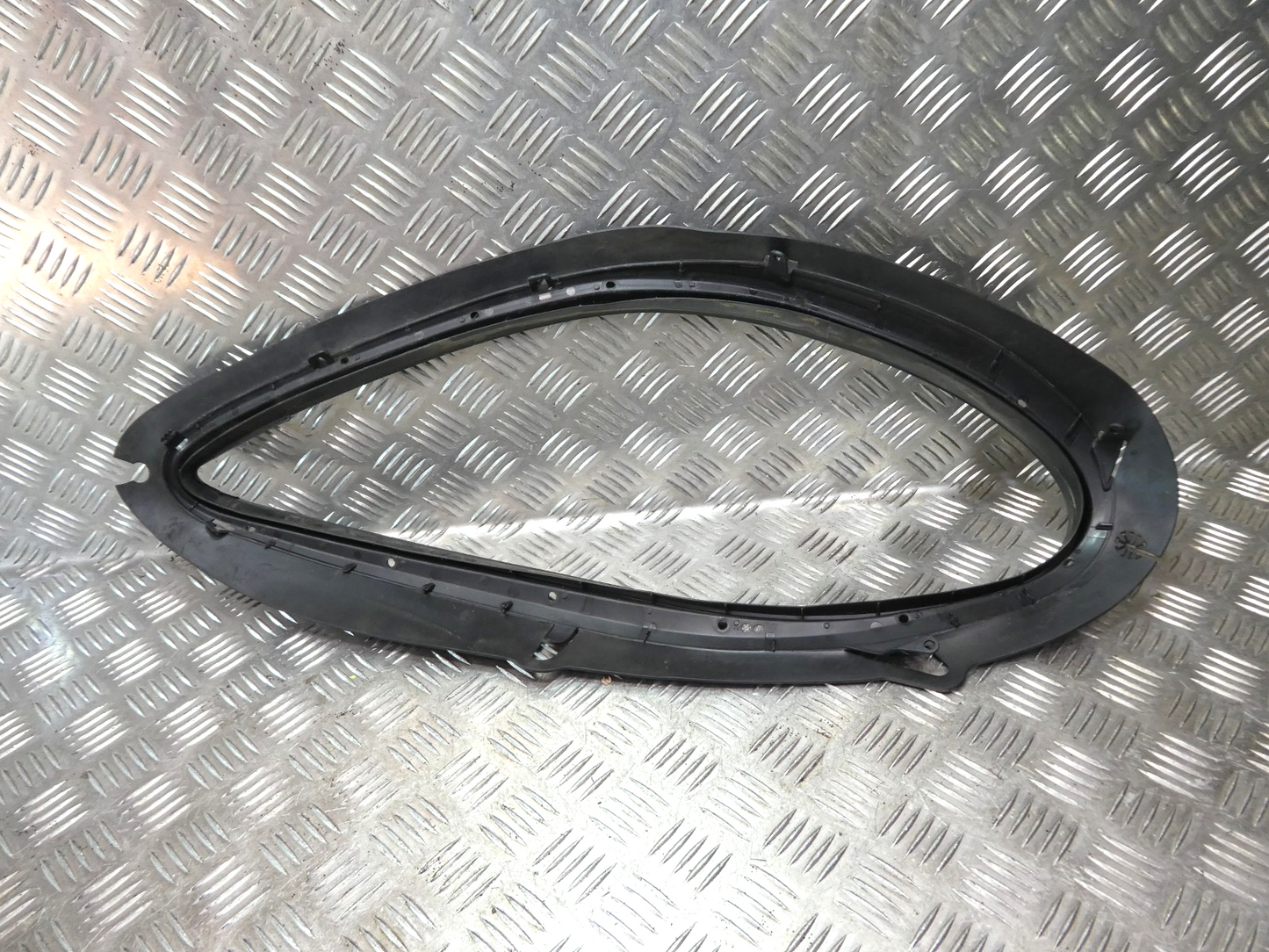 Porsche Macan 95B Scheinwerfer Gummidichtung Links 760.01.201.99 gebraucht - Original
