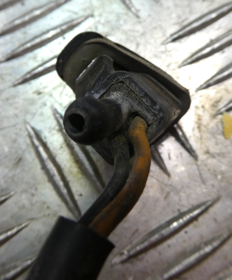 Mercedes-Benz W126 C126 SEC Scheibenwaschdüse Chrom beheizbar gebraucht - Original