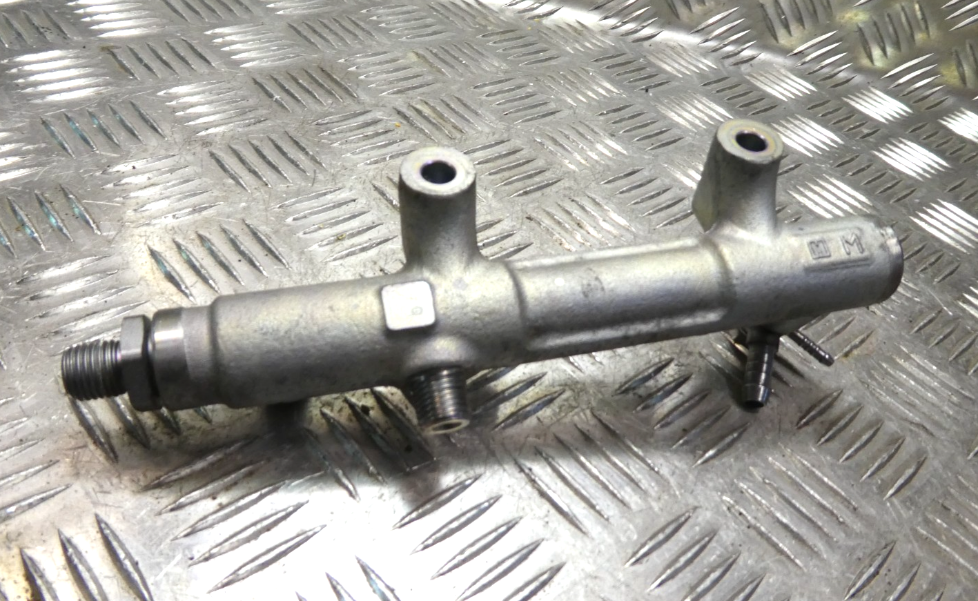 Orig PORSCHE MACAN 3.0 TDI Einspritzleiste Kraftstoffverteiler recht ORIGINAL gebraucht - 059130090CN