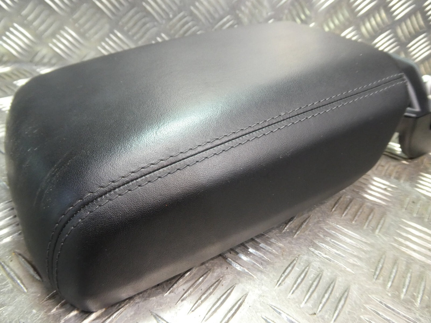 Porsche Macan 95B Leder schwarz ORIGINAL gebraucht - Armlehne