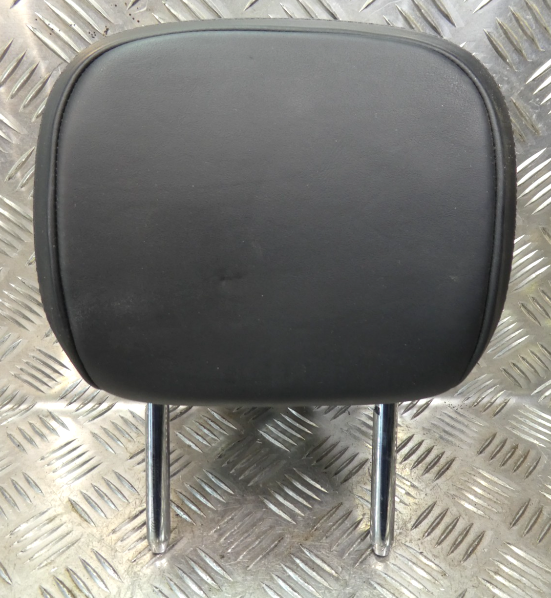 Porsche Macan 95B Schwarz Leder Kopfstütze hinten rechts o. links . ORIGINAL gebraucht - NEUWERTIG