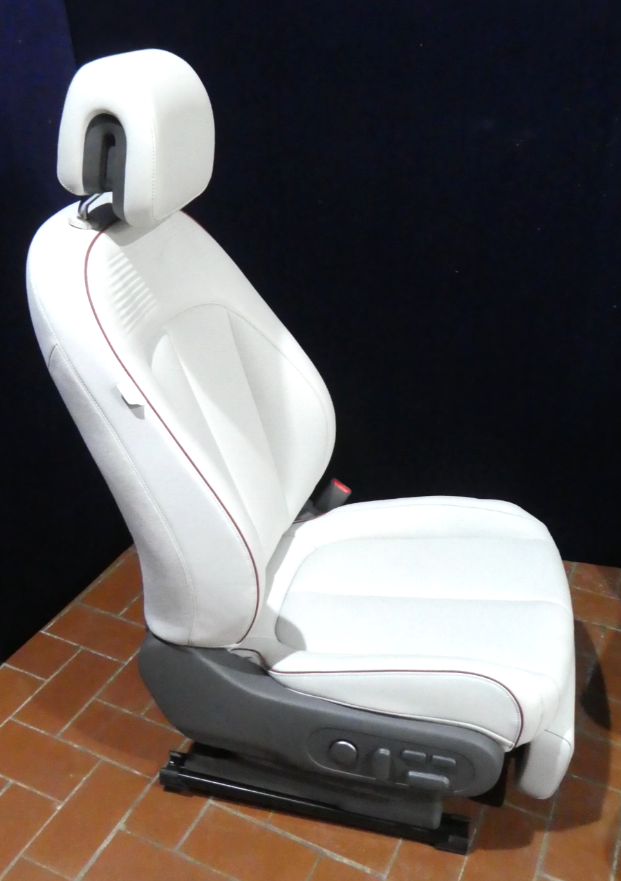 HYUNDAI IONIQ 5 Leder Sitze Vorne Rechts Weiß Leder wie NEU Relax ORIGINAL gebraucht - funktion