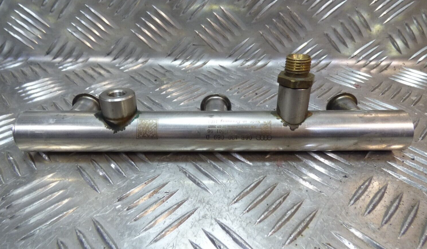 Porsche Cayenne 92A 3.0 Hybrid links Railrohr 06E130089D ORIGINAL gebraucht - Kraftstoffverteiler